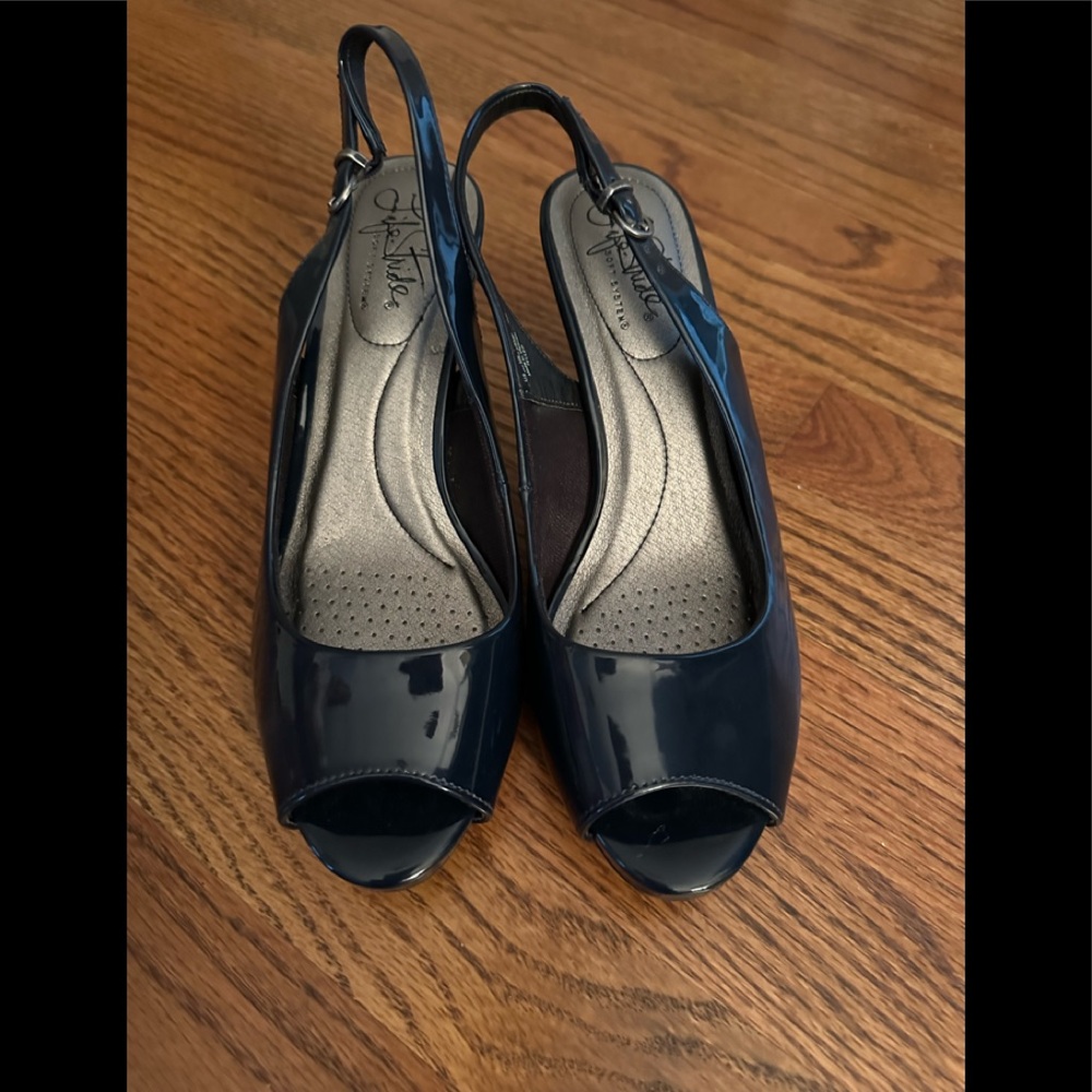 Life Stride Navy Slingbacks Size 7.5W